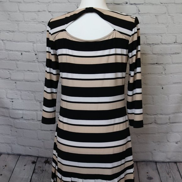 Stripped Pleated Dress - Picture 4 of 7